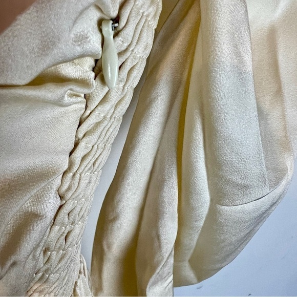 NEW Six/Fifty Blouse Keyhole Neckline Peplum Hem in Cream Size S - Picture 6 of 11